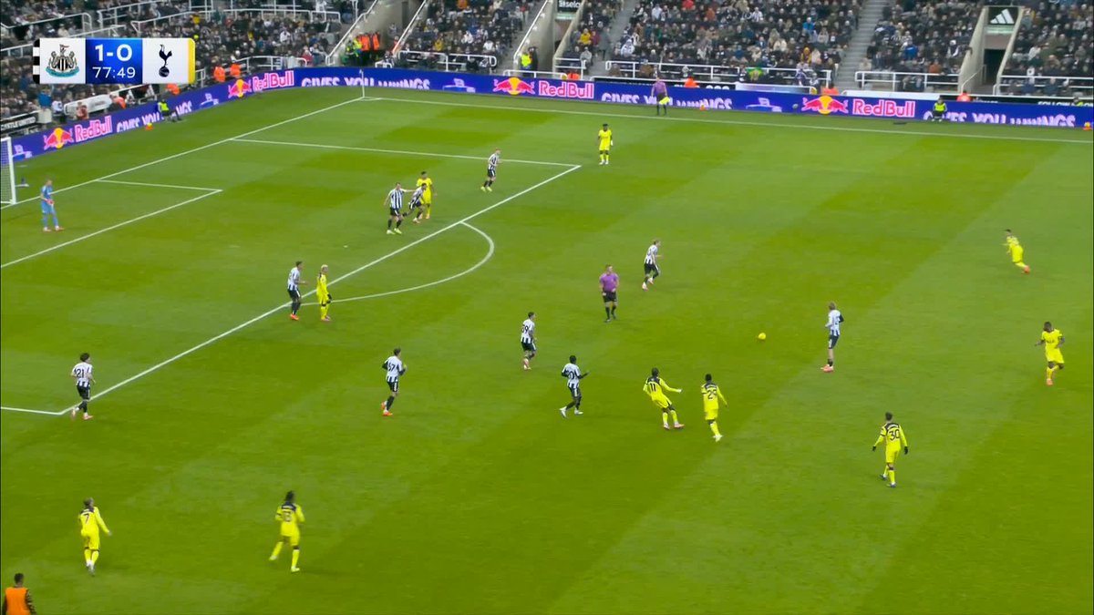 Cristian Romero heads home to level the scoring for Spurs 🙌