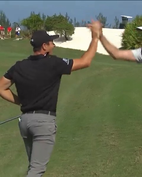 HOLE-OUT HOVLAND 🤯 Viktor made this slam dunk look way too easy at the 2022 Hero World Challenge! #TOURVault