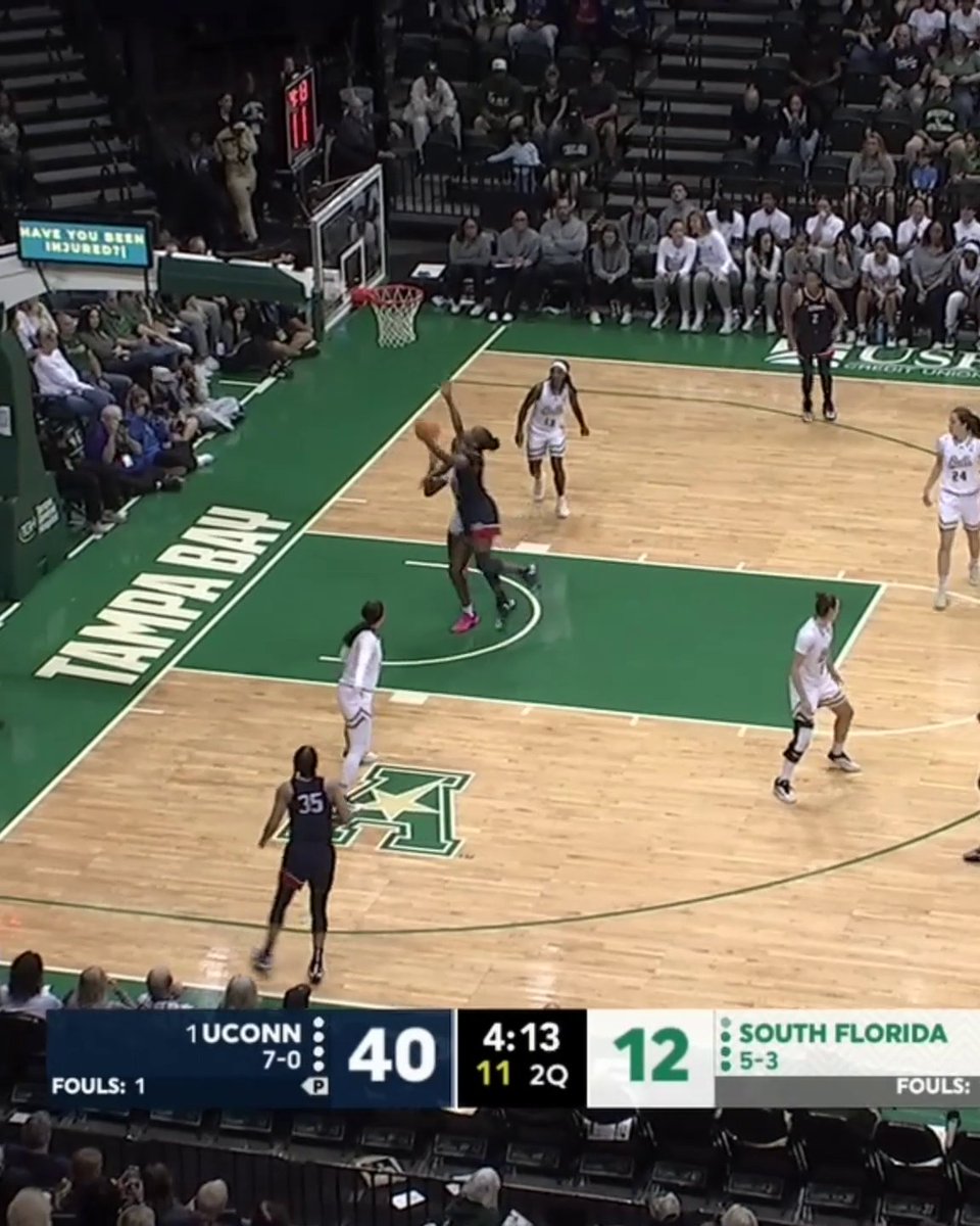 UConn freshman Blanca Quiñonez at the half 😤 13 PTS 🏀 5-6 FG 🏀