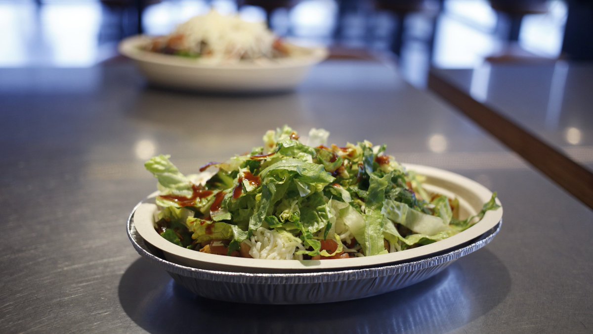 Diners have bowl fatigue, with some deriding them as "slop." Even Chipotle’s founder has moved on by starting a sandwich chain. Romaine Bostick, Katie Greifeld, Tim Stenovec and Carol Massar discuss the "slop bowl" rise and fall
