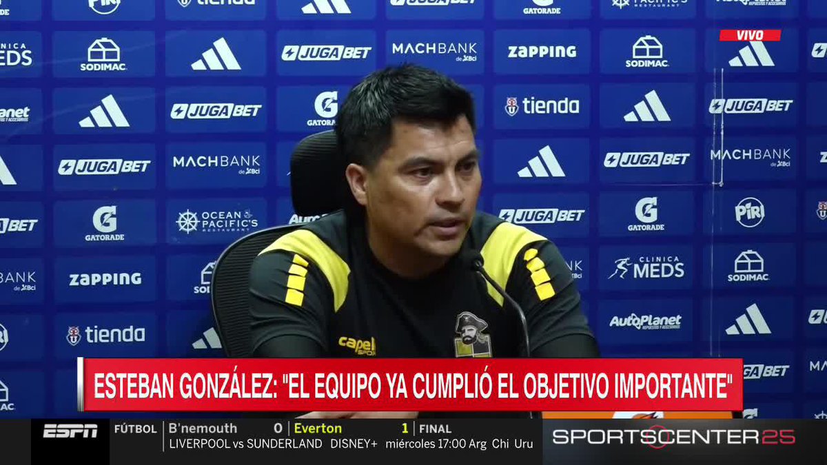 ¡LOS AGRADECIMIENTOS DEL DT DE COQUIMBO HACIA LOS JUGADORES DE LA U! Esteban González destacó el gesto de los principales referentes azules, quienes, tras el 1-1 en Santa Laura, los felicitaron por el campeonato ganado. ▶️ Mira #SportsCenter en el Plan Premium de #DisneyPlus