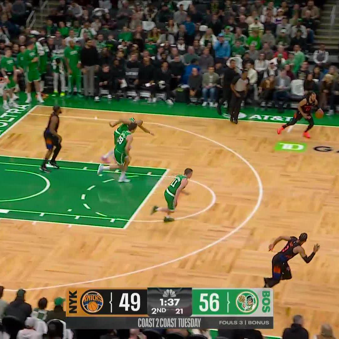 The three Villanova MBB alums connect on this fastbreak 3-pointer for the Knicks! 📺 NBC (ET/CT/Select PT) and Peacock