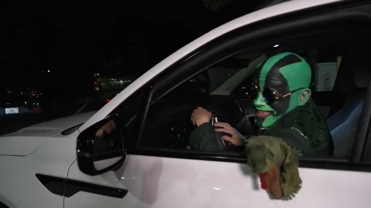 "Are you not gonna call the cops?!" Ethan Page was feeling some type of way after Mr. Iguana stole his car 💀 @officialego A V A