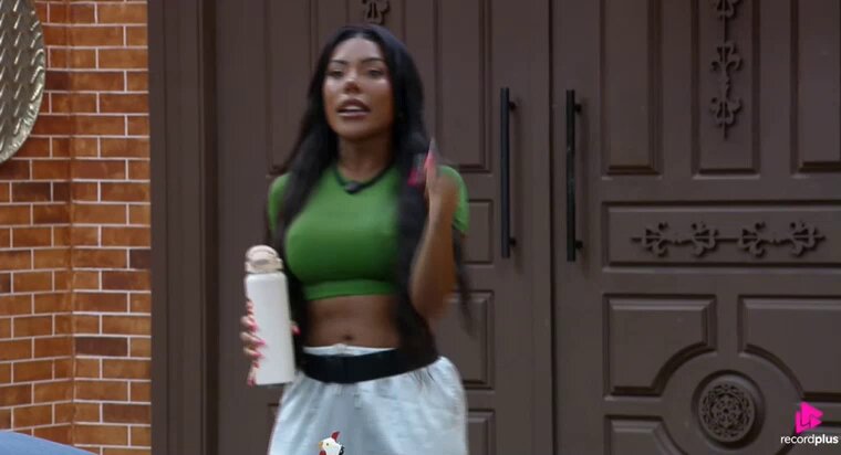 Carol disse que Duda não é merecedora de A Fazenda 17. #AFazenda