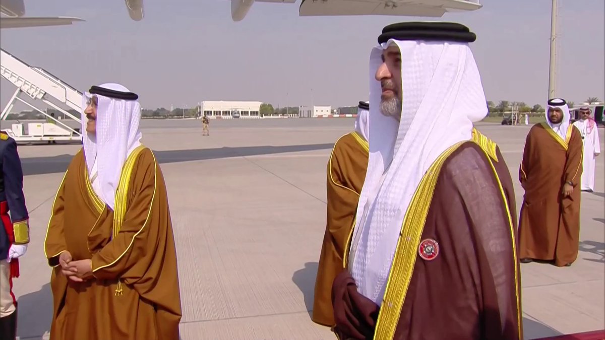 الشيخ محمد آل ثاني رئيس مجلس الوزراء وزير الخارجية القطري يصل البحرين للمشاركة في #القمة_الخليجية_46