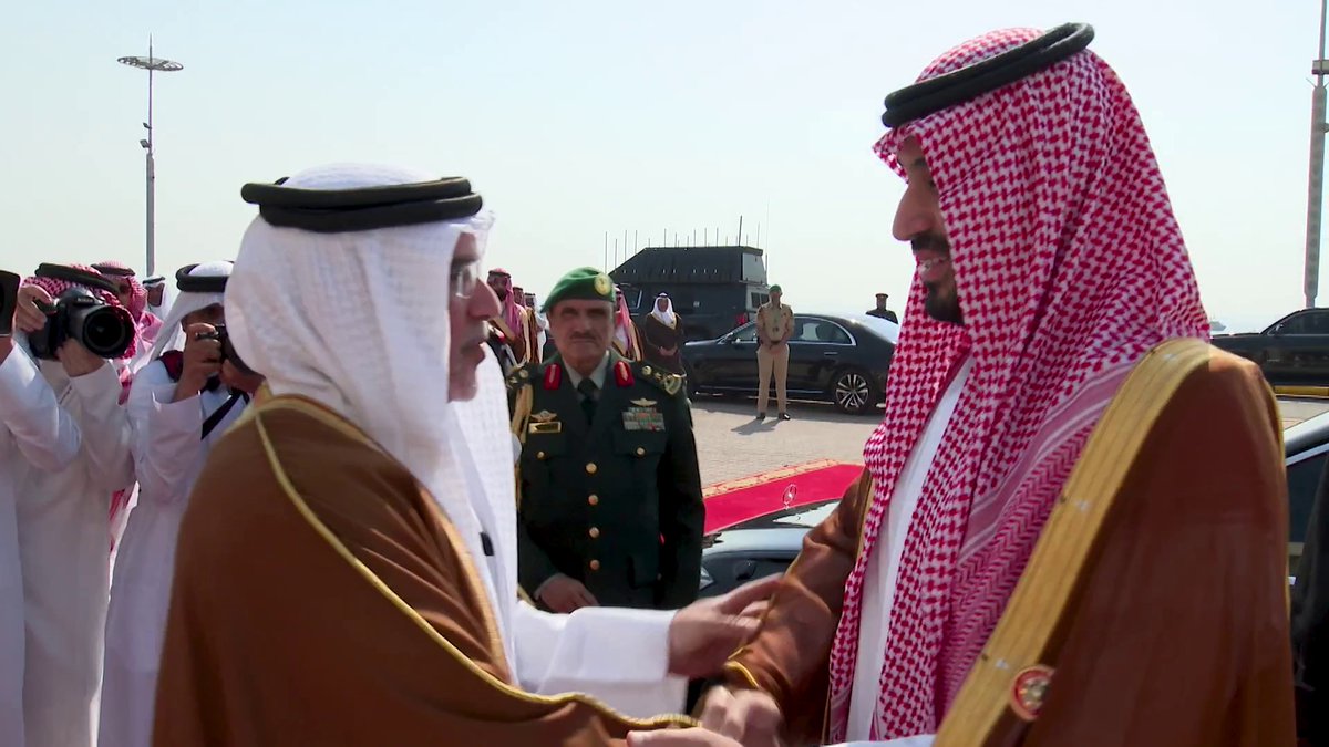 لقطات من وصول ولي العهد إلى مملكة البحرين لترؤس وفد المملكة في القمة الخليجية الـ46 #محمد_بن_سلمان_في_البحرين