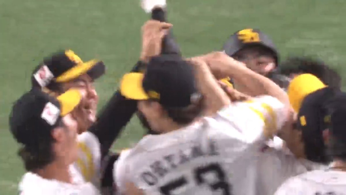 / 『2025年パ・リーグ プレイバック』⚾️ 感動のサヨナラ勝ち特集🚀 \ 🗓5月2日 🆚千葉ロッテ 全員が諦めずに繋いで掴み取った涙の勝利✨ 最後は福岡ソフトバンク #川瀬晃 選手のサヨナラタイムリーで決めた‼️ #sbhawks 👇見逃し視聴はこちら!
