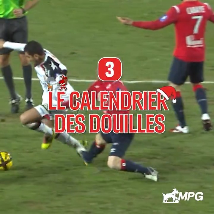 Le calendrier des Douilles #3 Comment ne pas être en colère comme Florent Balmont ? Sous les yeux de l'arbitre, il est averti à tort après un petit tacle sur Hermach dans le Derby du Nord... PS : Le milieu du LOSC prendra 4 matchs de suspension