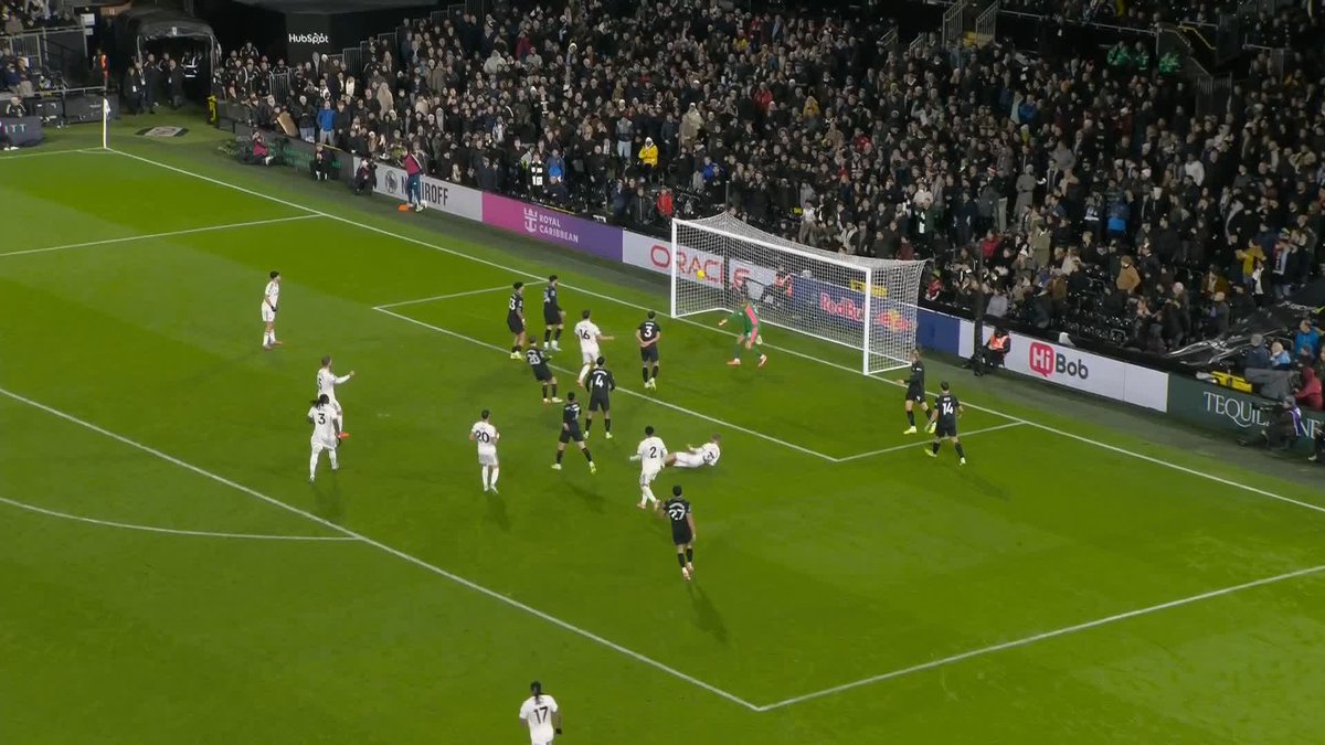 "They seem to be the great entertainers now" Alan Smith says it's a "different Man City" and the amount of goals they're conceding is a cause for concern 🔵