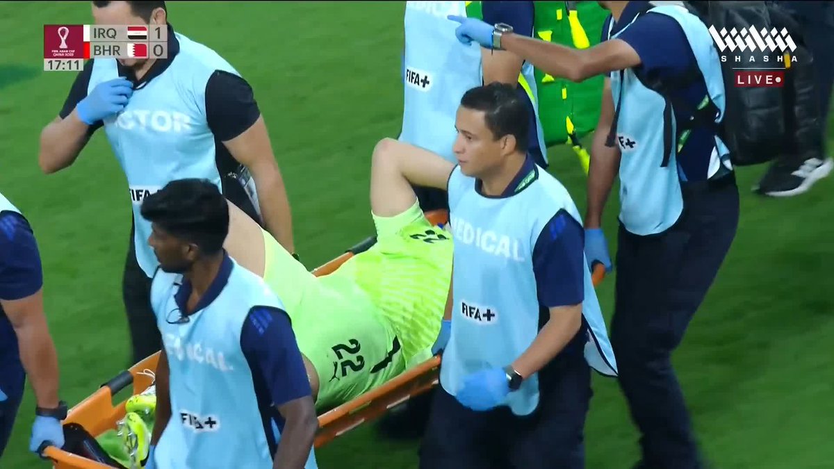 ضربة موجعة للأحمر 😓 حارس منتخب البحرين يغادر الملعب بسبب الإصابة 🇧🇭🚑 تابعوا المباراة وباقي المواجهات في #كأس_العرب_على_شاشا 🏆💫 شاهد الآن مجاناً وبدون تسجيل دخول 📺
