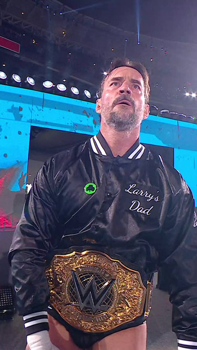 He might be World Heavyweight Champion, but "Larry's Dad" is the title that means the most to player/coach 🖤