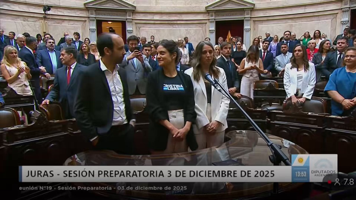 Por la memoria de Néstor y los 30.000, por la libertad de Cristina y del pueblo argentino. Sí, juro ✌🏽