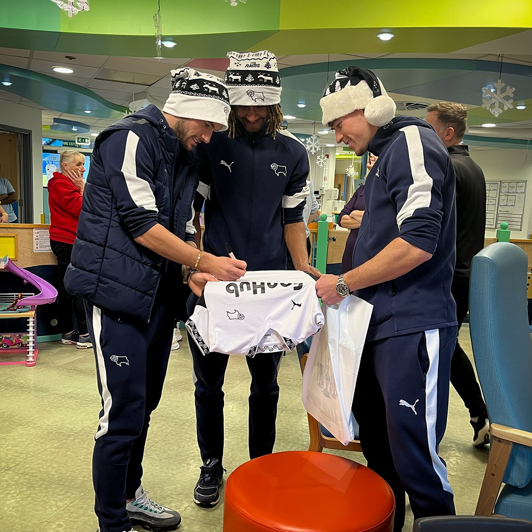 Derby County players and staff headed to the Royal Derby Hospital yesterday for our annual visit ahead of Christmas. 🎁 Thanks to all the staff and patients for having us! 👏 University Hospitals of Derby and Burton NHS FT | Derby & Burton Hospitals Charity 💙