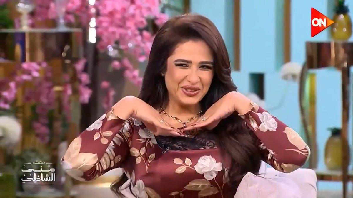 ياسمين : انا لو هتجوز مش هظهر ده لحد منى الشاذلى : بس انا مش واثقة فيكي ! ياسمين : مانا خايفة اقول كده فاتجوز ويبقى شكلى وحش 😄