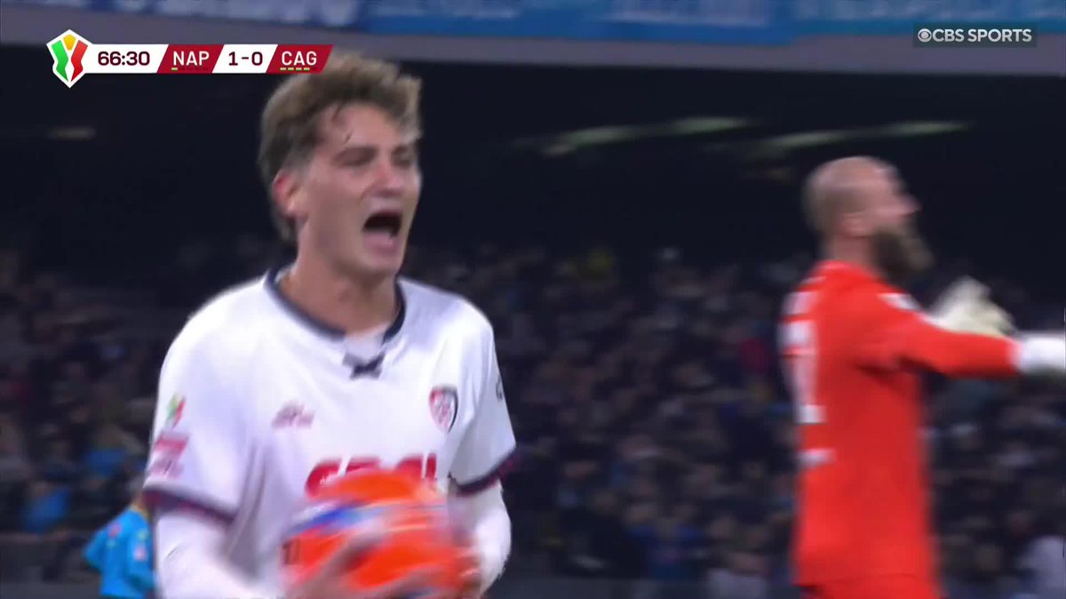 A super fortunate deflection lands right in front of Sebastiano Esposito who makes no mistake for Cagliari 😲