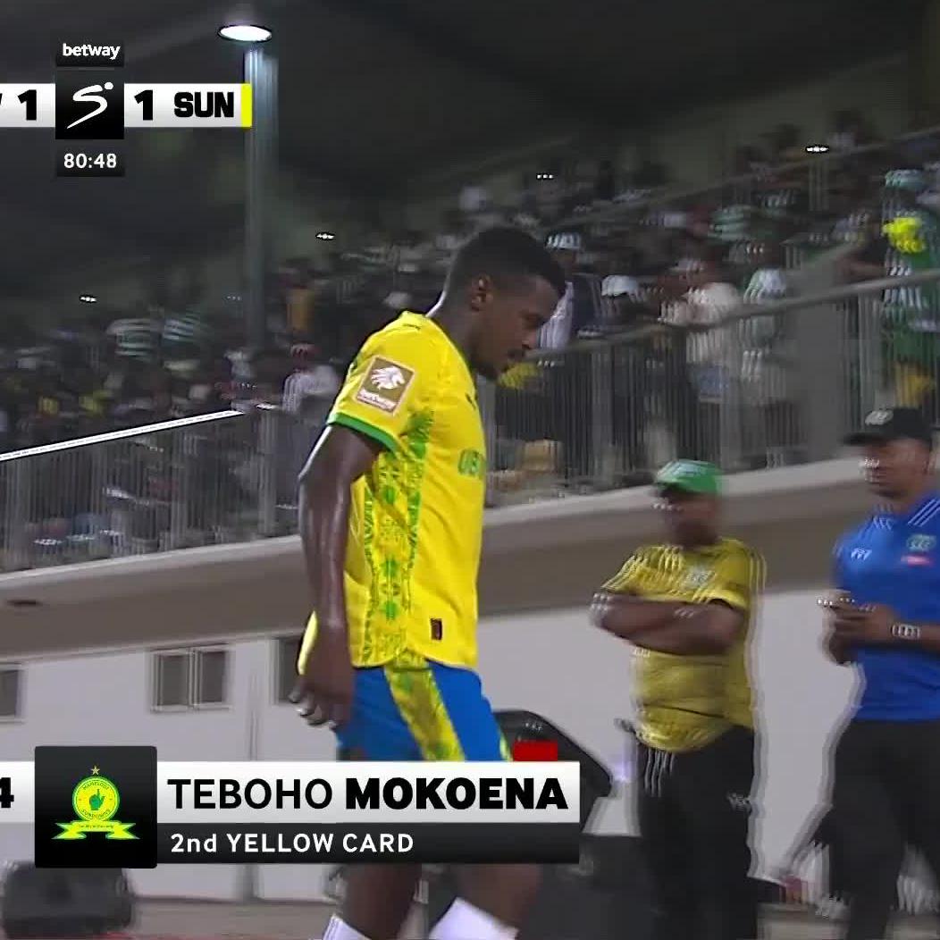 Teboho Mokoena receives his marching orders 🟨➡️🟥 What are you doing if you had the whistle? 🤔 📺 Stream #BetwayPrem on DStv: