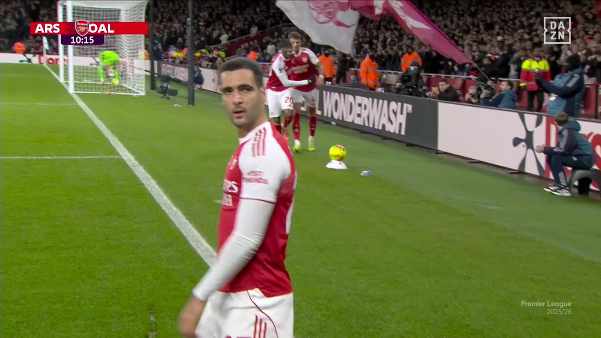 HAY UN 9 DESATADO EN LONDRES. MIKEL M9RINO Y UN NUEVO GOLAZO DE CABEZA 🇪🇸🔥 #PremierLeagueDAZN ⚽🏴