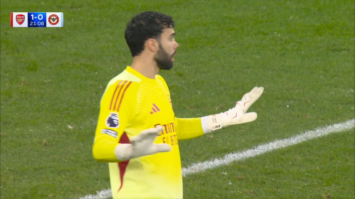 David Raya with an INCREDIBLE reflex save against his former club 🤯