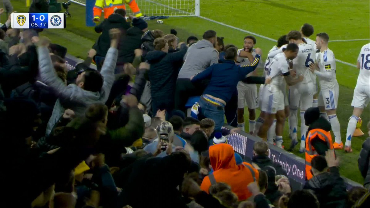 What a start for Leeds! Jaka Bijol scores his first goal for the club 🟡