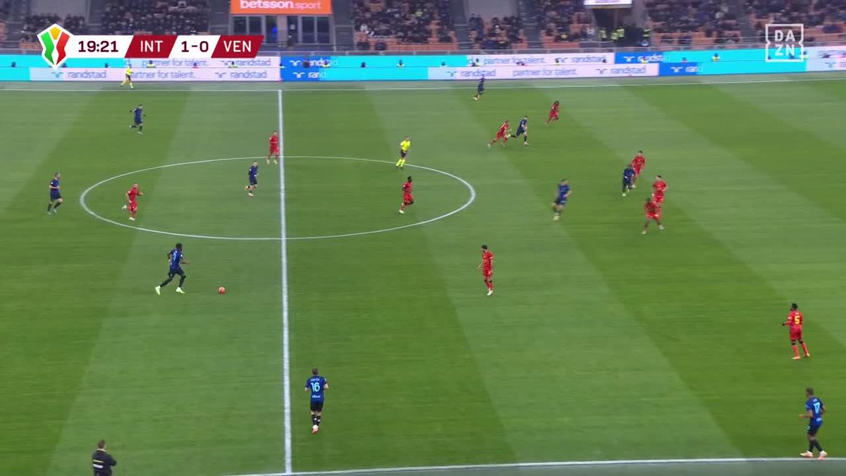 ⚫️🔵 Pio Esposito vient doubler la mise avec une magnifique frappe ! [DAZN France] #InterVenezia