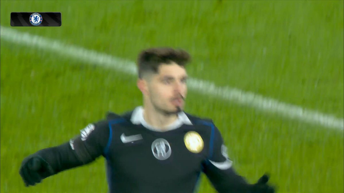 Pedro Neto squeezes it home to get Chelsea back in it at Elland Road! 🔵