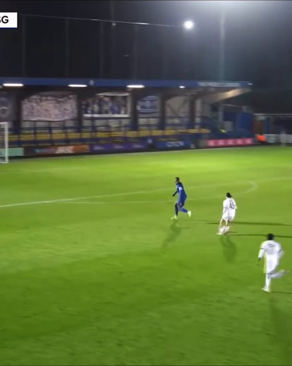 What a take on and smooth finish from PSG u21 Ilyes Housni vs Chelsea tonight! 🔥 Morocco have some top young players coming through #psg #moroccan