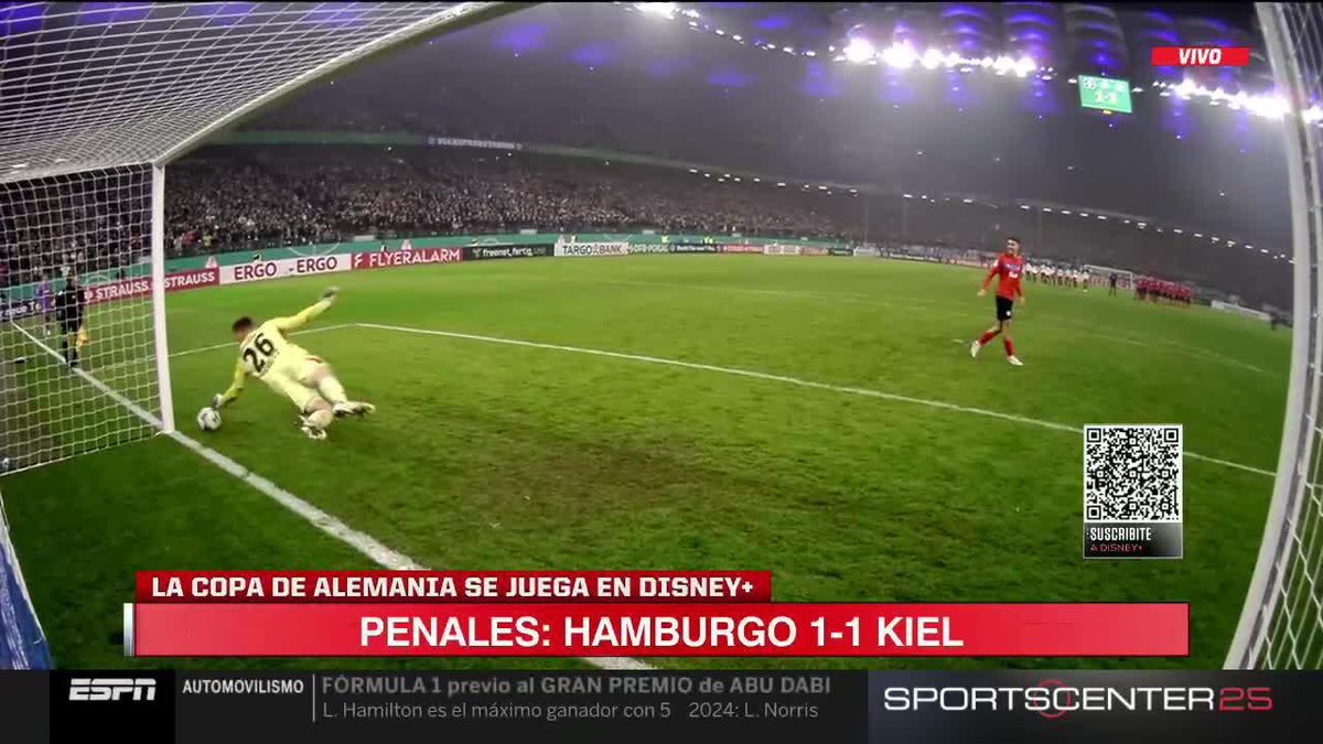 ES LA ATAJADA DE TODOS LOS TIEMPOS: Peretz, arquero de Hamburgo, le tapó de manera milagrosa el penal a Ivezic, jugador de Kiel, en la tanda por los octavos de final de la Copa de Alemania. 📺 #DisneyPlus Plan Premium