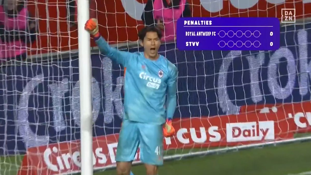 🧤² | Taishi Brandon Nozawa kroont zich tot penaltyheld van de avond voor Royal Antwerp FC! 🔴⚪️ #CrokyCup