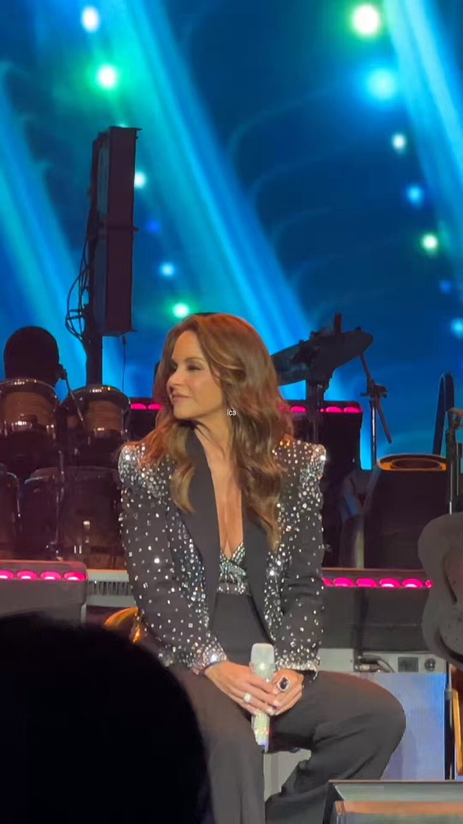 Tuvieron que pasar 40 años para entender , por qué a Lucero le dicen “ La novia de America “ Lucero es una dulzura. Esta mujer tiene un aura especial 🌹🌹