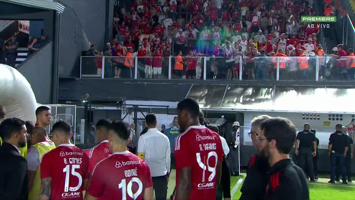 “É difícil. Nossa torcida não merece isso, o clube não merece isso. Enquanto tiver chance, a gente vai acreditar. O Inter é para quem acredita. É pedir desculpas ao nosso torcedor.” 🎙️ Vitão, após São Paulo 3x0 Internacional. 🎥 Premiere | ge