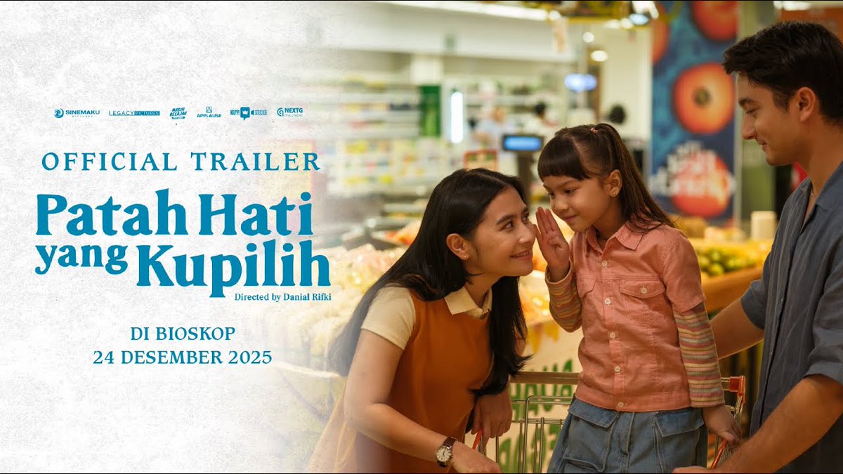 Sengaja banget teaser 1 dan 2 nya belum diliatin, baru deh di trailernya dimunculin, ternyata anaknya udah lahir 😶 "Patah Hati Yang Kupilih" bukan sekadar kisah sepasang kekasih beda agama, nampaknya jauh lebih pelik dari itu. 24 Desember di bioskop!
