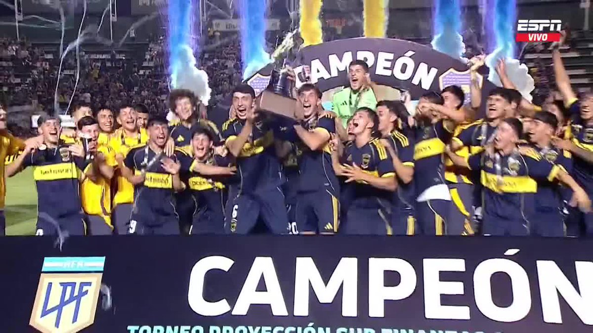 🏆El MOMENTO en que MATEO MENDÍA recibía el trofeo de CAMPEÓN del TORNEO DE RESERVA, el CLUB ATLÉTICO BOCA JUNIORS. 🔝SALUD, CAMPEONES. 💙💛💙