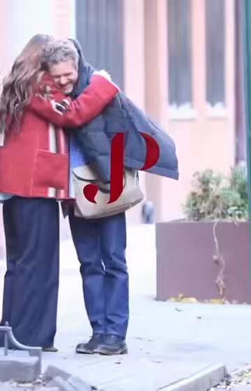 anybody order katiejosh huddling to stay warm