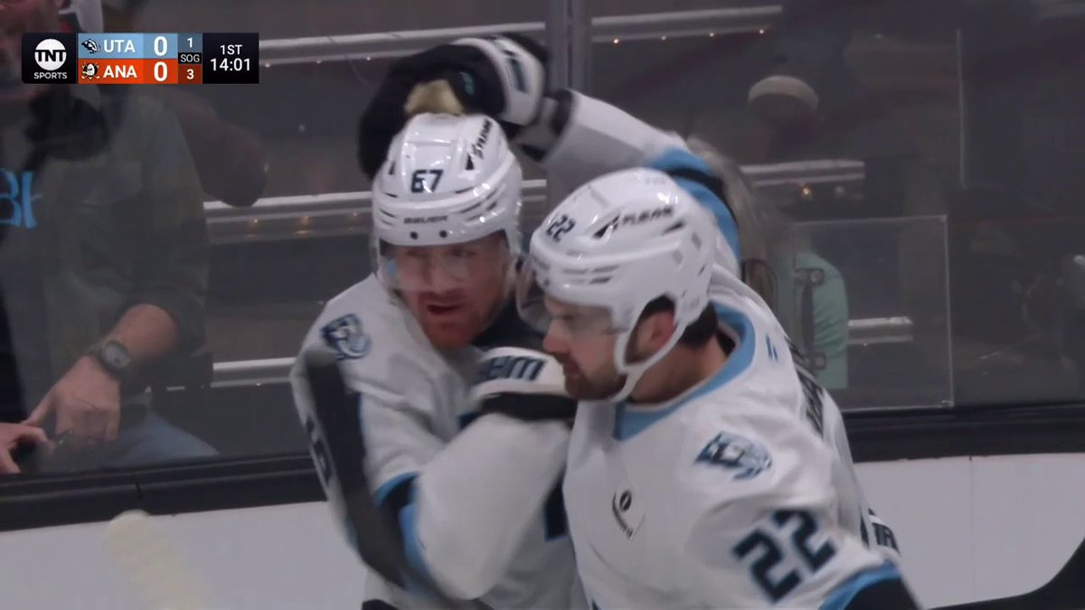 Backhand beauty 🙌 📺: NHLonTNT &amp; Actually HBO Max ➡️