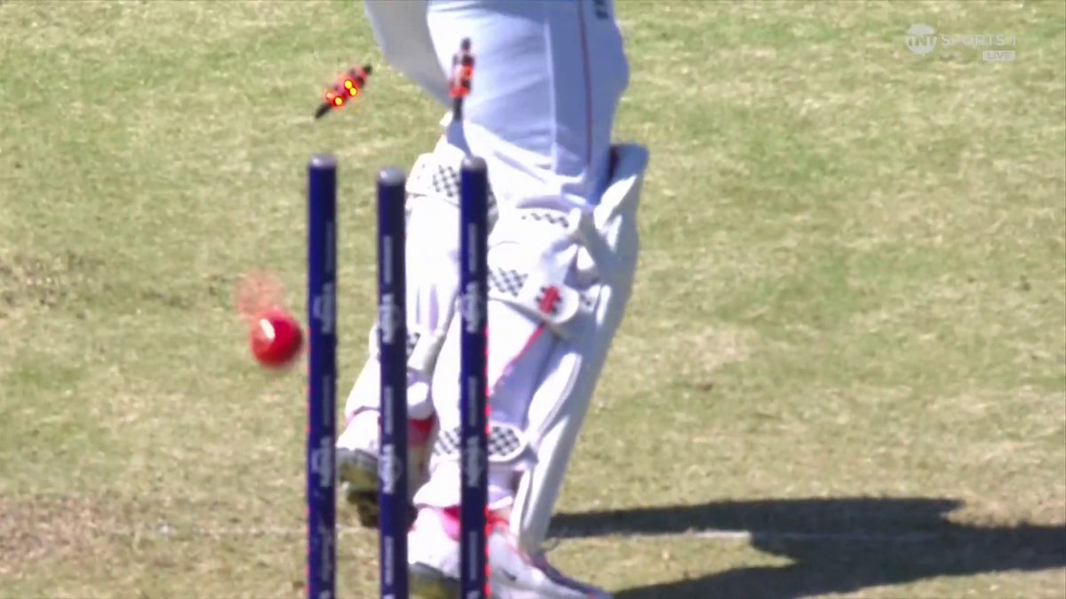 Another duck! Ollie Pope is GONE and Mitchell Starc is pumping his fist again... 📺 Watch #TheAshes LIVE on TNT Sports and discovery+