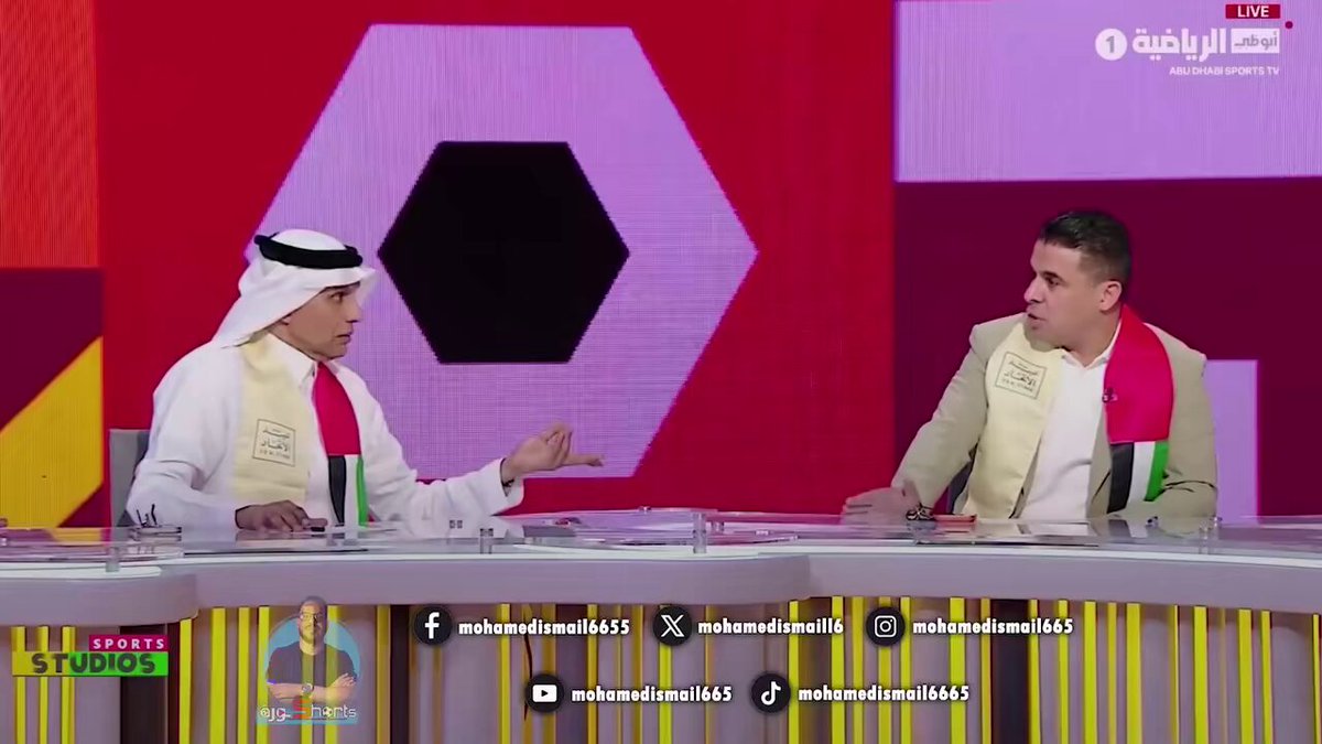 من زود الحقد والكراهية المصري يقول لايمكن للكيويت تاحد البطولة واشتغل لف ودوران ,هذا اللوح ذكرني يوم بدر المطوع صار عميد لاعبي العالم معظم اللاعبين المعتزلين والحاليين مثل مسي ورونالدو ارسلوا برقيات تهنئة للاسطورة بعمادة لاعبي العالم إلا الواطي ماذكر منو بس مصري مارسل وتجاهل إلا لما نبهوه واجبروه على الخضوع وارسال برقية تهنئة بوقتها كان المصري هو عميد لاعبي العالم وبدر سحب البساط منه . #الحقد_فيكم