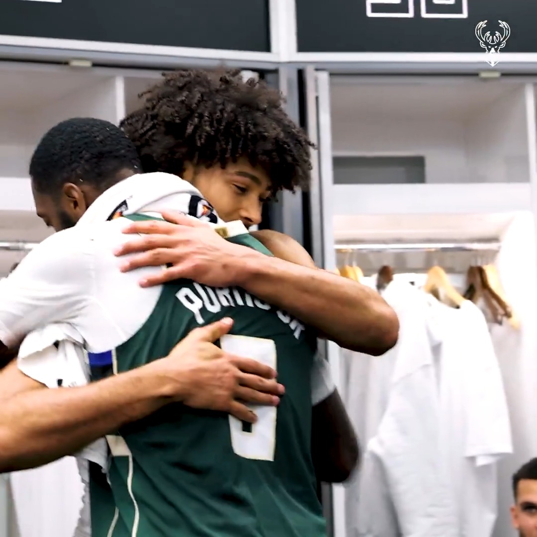 The squad was hype for J-Rock after the comeback win. 🤝