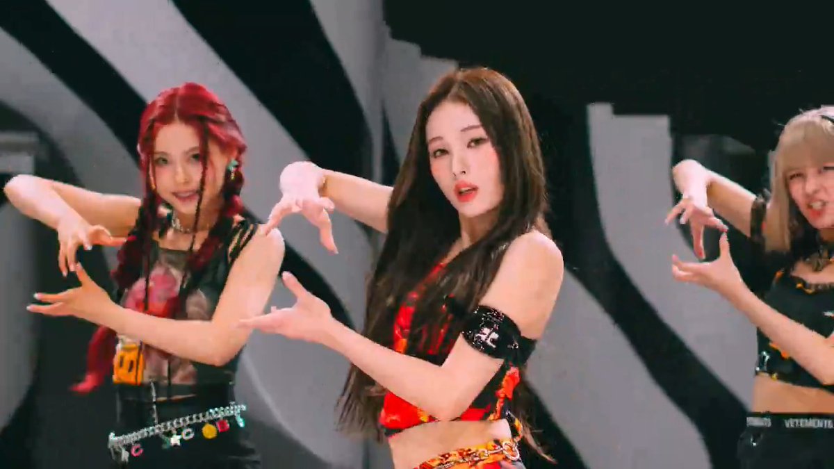 THEY MADE A DAY JUST FOR THIS HIT NMIXX SONG??