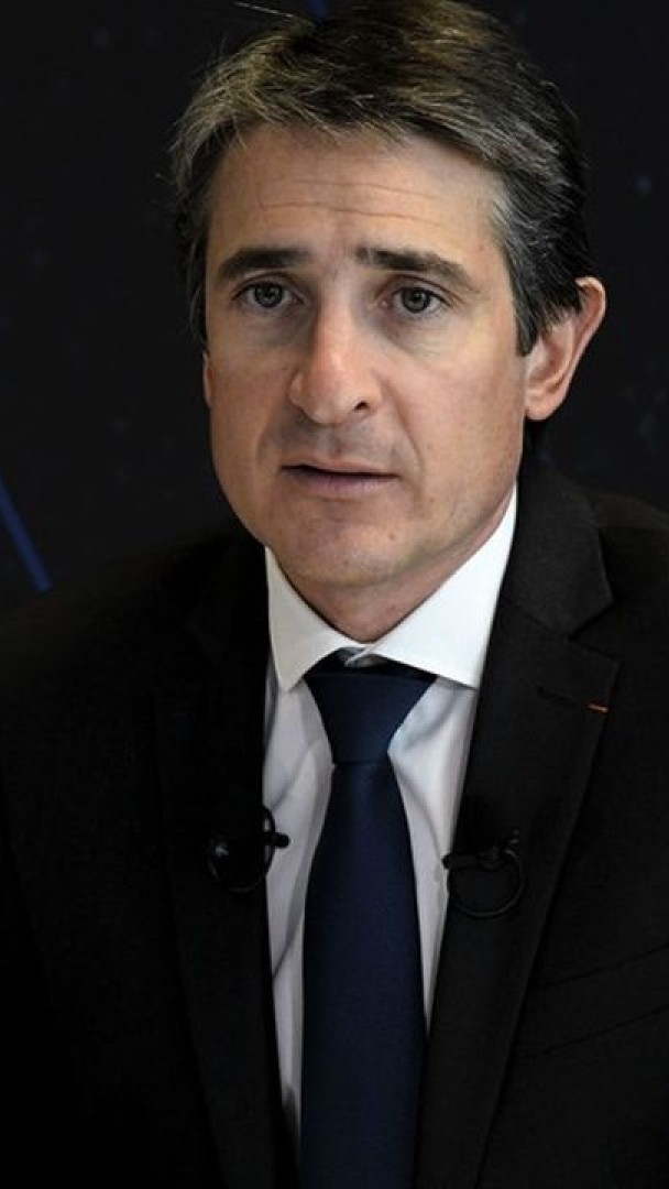 Le conseil du PDG de Thales aux jeunes 💡 Élu manager de l'année aux BFM Awards, Patrice Caine, PDG de Thales, estime qu'être chef relève avant tout "du caractère et de l'attitude". Il en a profité pour glisser un message aux jeunes : "faites des sciences !".