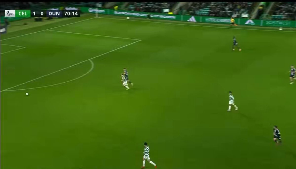 Celtic fans were ‘treated’ to a hilarious performance from new referee Duncan Nicolson last night. Another on the conveyor belt of shite. This decision was a personal highlight 🤦🏻‍♀️