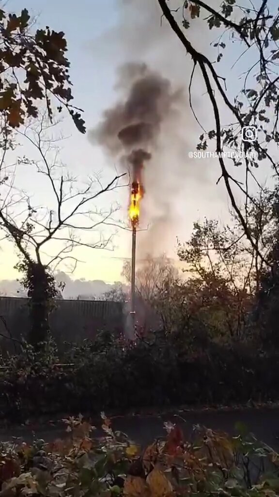 🚨🇬🇧 Meanwhile in Southampton, UK 5G Mast is set ablaze by Locals. It’s not surprising this is starting to happen more and more all over the place.