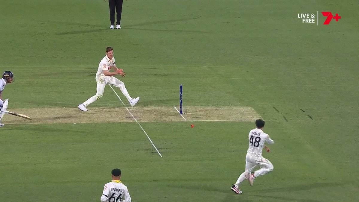 INGLIS RUNS STOKES OUT! What a piece of fielding, what a throw! #Ashes