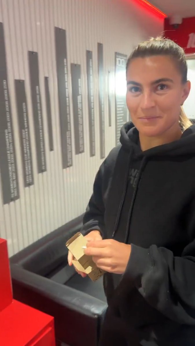 Time for Day 4 of our Advent Calendar 🎅 Steph lets us know who is most likely to leave their Christmas shopping until the last minute! 😅