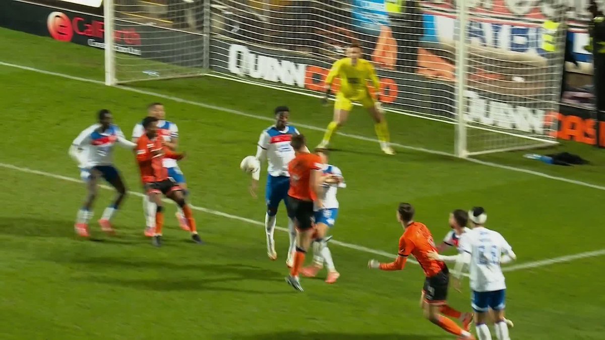🗣️ "He's actually pulling his arm away." 🗣️ "It is unfortunate, he doesn't know he is there." The Ref Watch team on claims for a penalty against Emmanuel Fernandez and the spot kick awarded to Rangers against Dundee Utd ⤵️