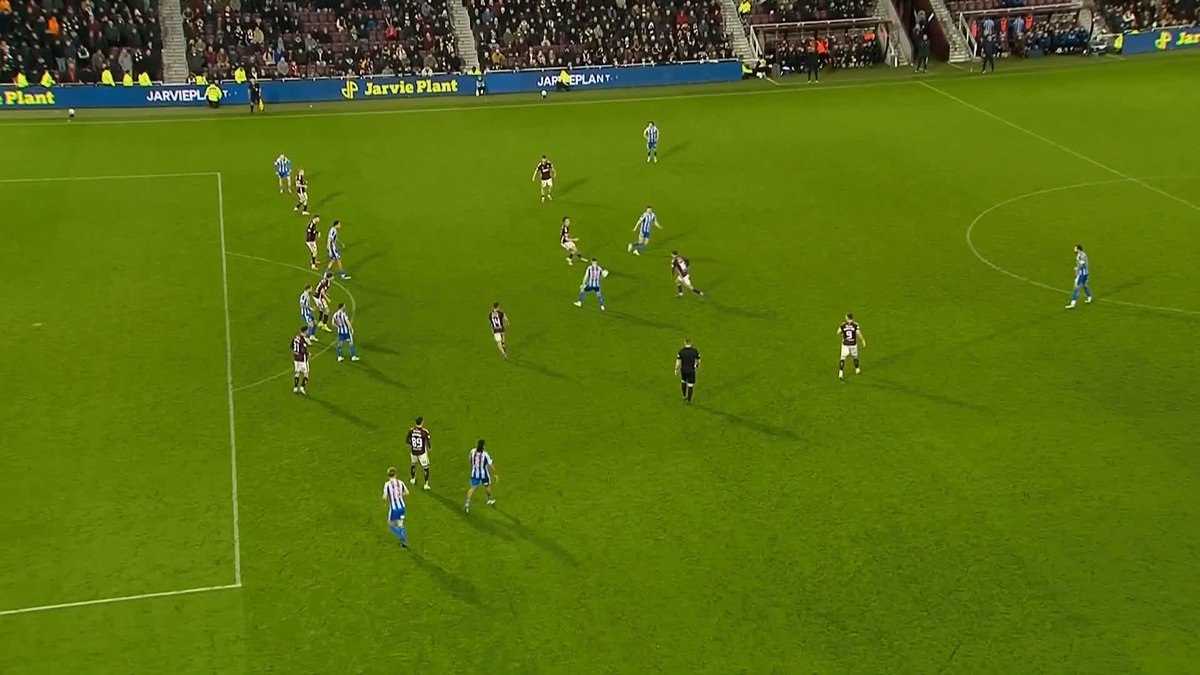 🗣️ "This assistant was spot on the money." The Ref Watch team praise the onside call that saw Bruce Anderson equalise for Kilmarnock against Hearts ⤵️