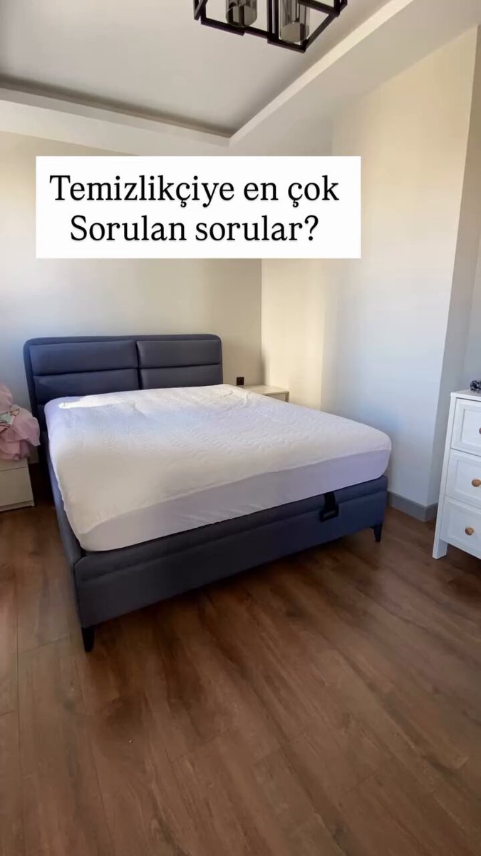 Temizlik işi yapan kadın, kendisine en çok gelen soruları cevapladı: • Ev temizliğinde nereleri temizleyip ne kadar kazanıyorsun? “3+1 ev için dolap içleri hariç dip köşe temizlik yapıyorum. Ücretim tüm gün 3000 TL, yarım gün 1500 TL’dir. 2+1 ev için mutfak dolapları dahil temizlik yapıyorum. Ücretim tüm gün 3000 TL, yarım gün 1500 TL’dir.” • Kaç saat çalışıyorsun? “Tüm gün için 08.00-18.00 arasında çalışıyorum. Yarım gün için 14.00-18.00 arasında çalışıyorum.”