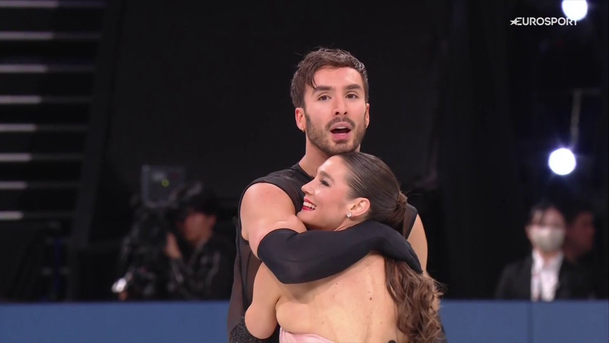 🇫🇷 87.56 ! Guillaume Cizeron et Laurence Fournier Beaudry battent leur record en danse rythmique en finale du Grand Prix de patinage, seulement devancés par leurs grand rivaux, la paire américaine Chock-Bates (88.74) #ChaletClub