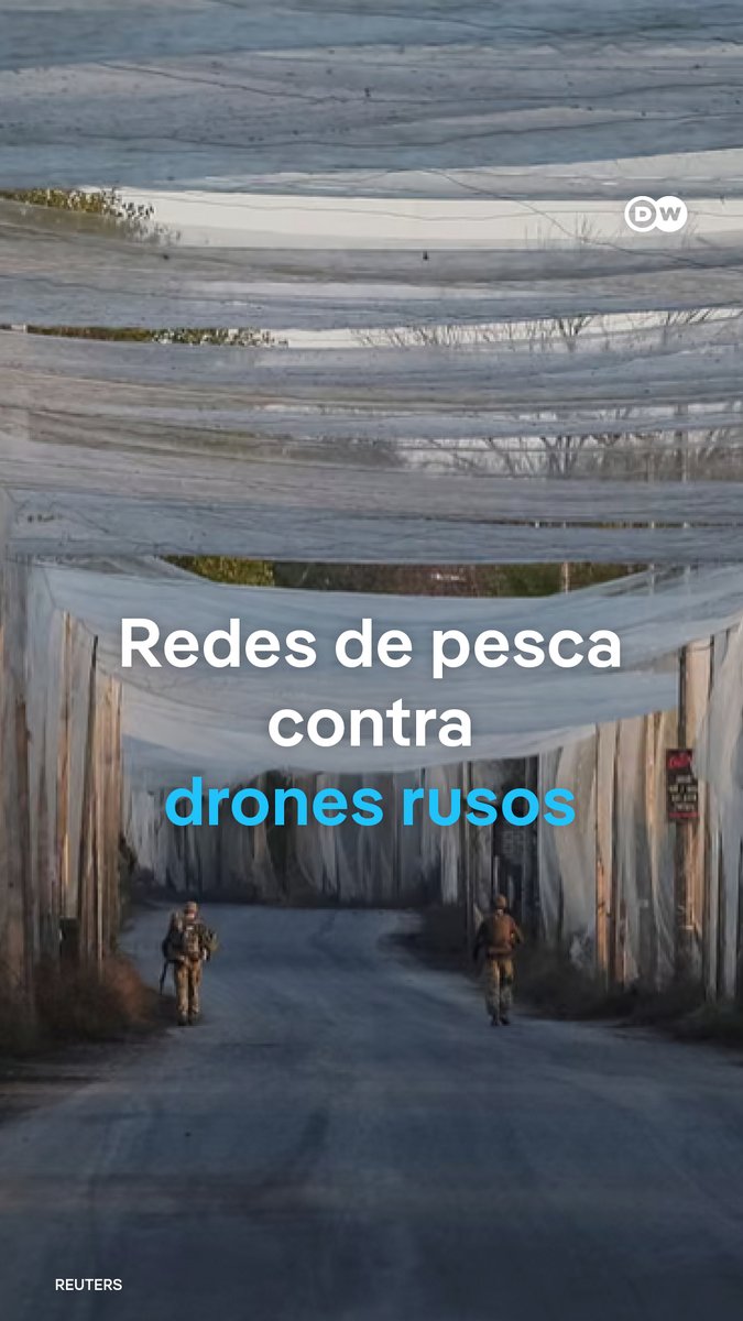 Pescadores franceses envían sus redes a Ucrania para que pueda protegerse de los drones rusos Carreteras y calles de Ucrania se cubren con redes antidrones para proteger convoyes y civiles de los ataques rusos. Algunas provienen de pescadores franceses y otras de países como Suecia y Dinamarca, que han donado cientos de toneladas de redes recicladas desde el inicio de la guerra. Según Kiev, en ciudades como Jersón, los drones rusos atacan deliberadamente a vehículos y personas, lo que ha llevado a que algunos llamen a la ciudad “el safari humano”. /mb