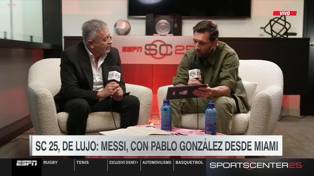 Leo🇦🇷🗣️: Hace poco cuando volví a Rosario, pase por ahi hace rato q no pasaba por Grandoli, es mas me hice una foto, me baje pero no entré al club, recuerdos muy lindos, tuve una infancia hermosa. Via SportsCenter