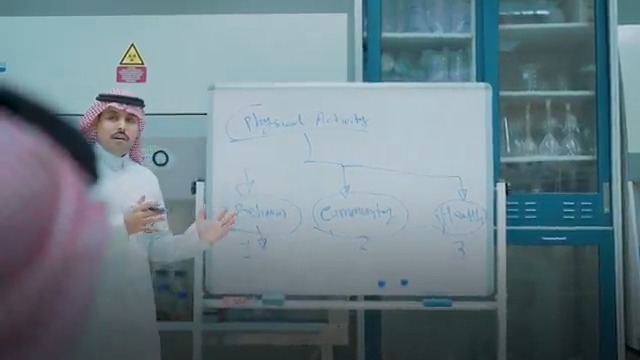 #أثر_جامعة_المجمعة | د. نايف… بدأ حلمه هنا، وعاد ليعيشه هنا. من طالب يسعى للمعرفة إلى عضو هيئة تدريس يقودها… هذه هي الحكايات التي تصنع أثر الجامعة في أبنائها.